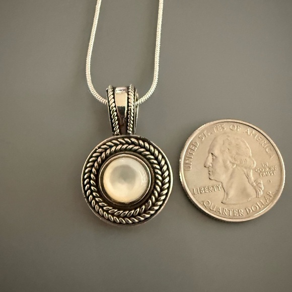 Mother of Pearl Sterling Silver SA Thailand Pendant SIGNED Sterling Plate Chain - Picture 5 of 6